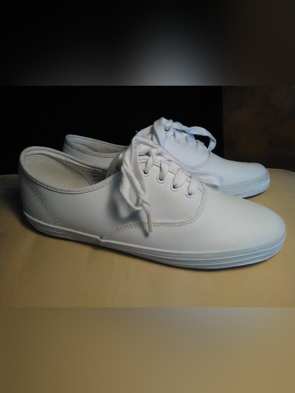 NWT VINTAGE BY CRAYONS Classic LEATHER White Lace-Up Sneakers SZ. 6 "1990S*